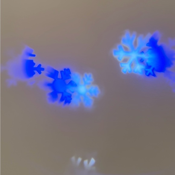 Gemmy Light Show Projector Winter Snowflakes - Picture 3 of 3